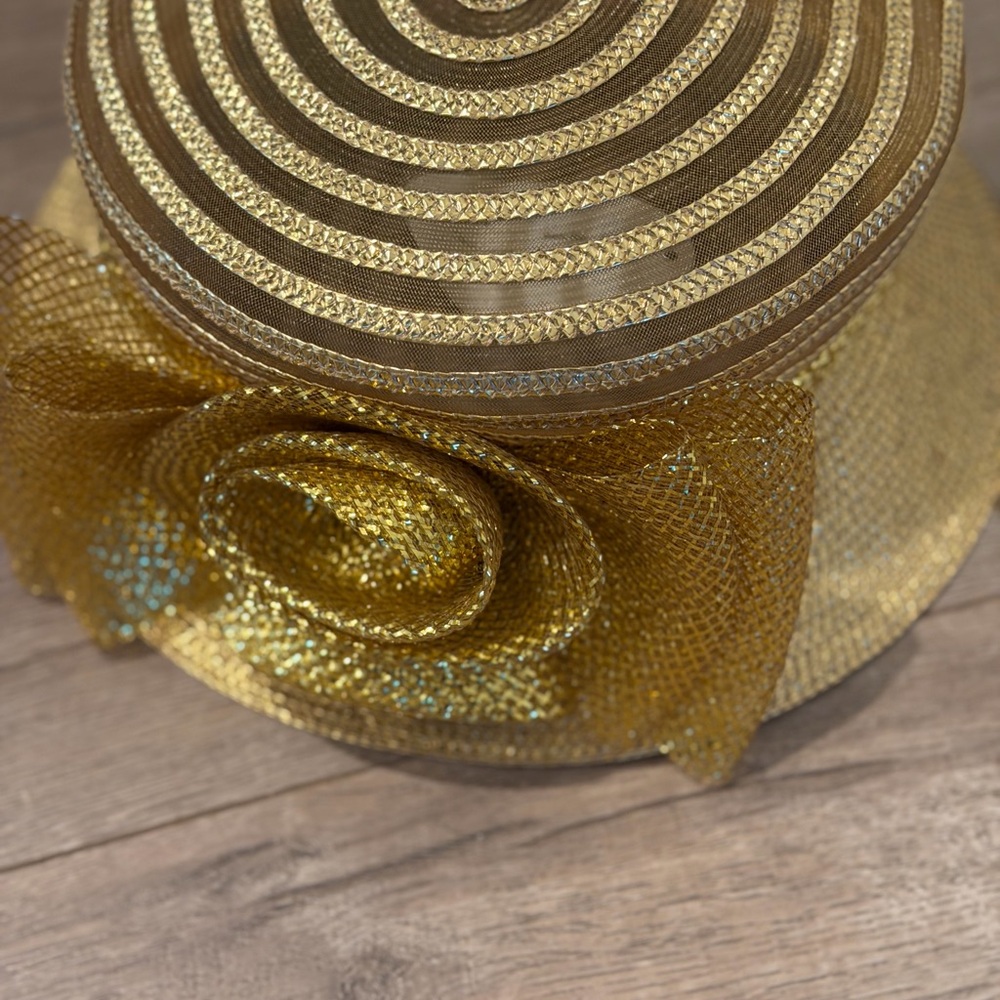 Chic Gold Women's Hat with Elegant Bow